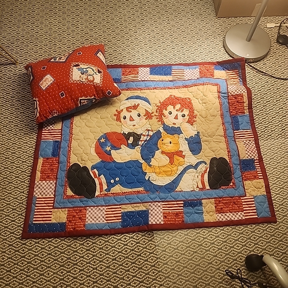 VINTAGE RAGGEDY ANN AND ANDY BABY QUILT AND PILLOW